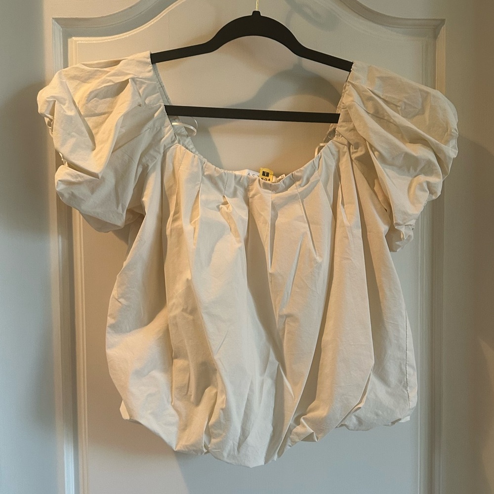 ASTR THE LABEL PUFF SLEEVE TOP